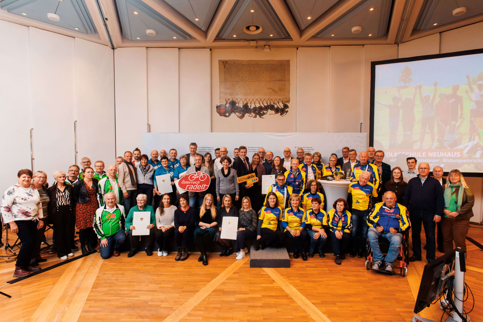 Auszeichnung Bundessieger Oesterreich radelt_2025 (c) klimaaktiv_mobil_Adrian_Almasan