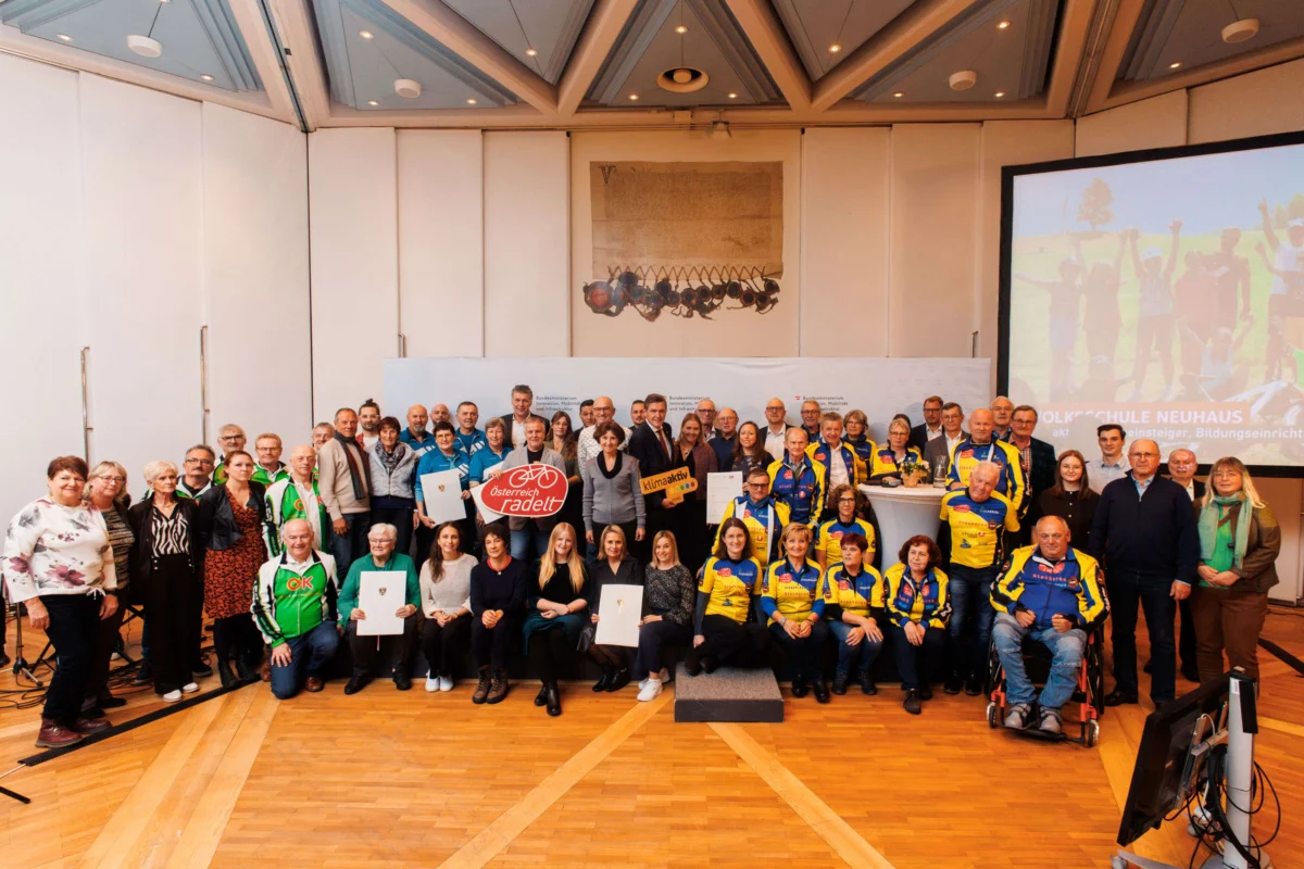Auszeichnung Bundessieger Oesterreich radelt_2025 (c) klimaaktiv_mobil_Adrian_Almasan