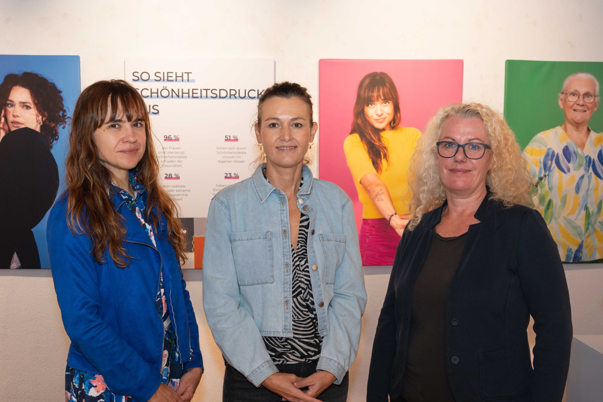 Tina Werner, Mari Lang, Barbara Schrammel praesentieren die neuen Umfrageergebnisse zur psychischen Gesundheit von Frauen (c) Pure Encapsulations Sabine Sattlegger