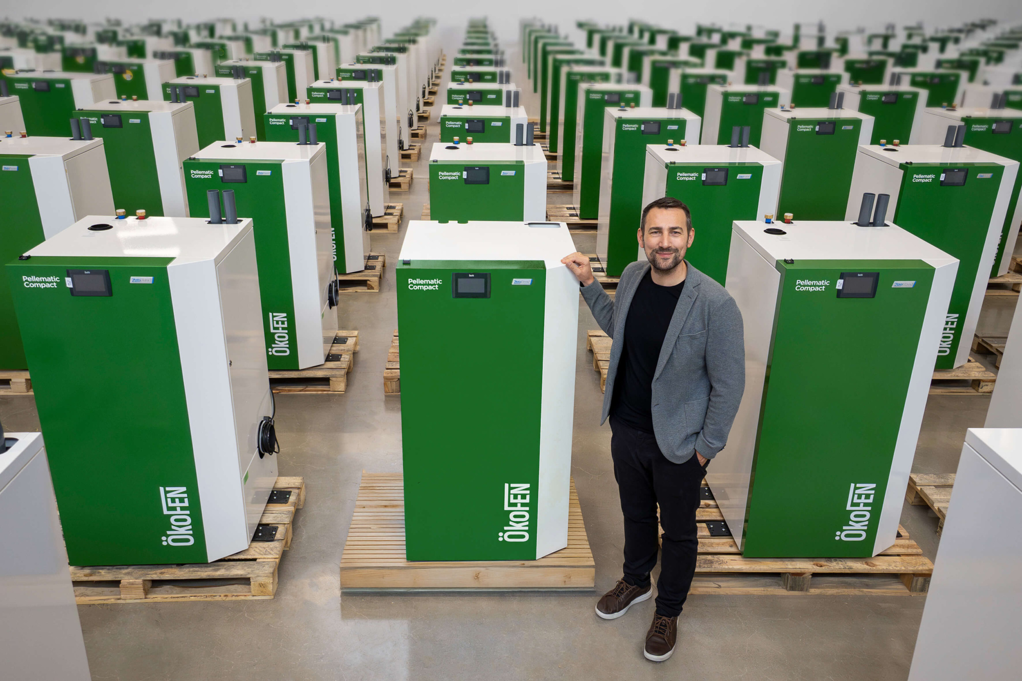 Der Weltmarktführer bei Pelletsheizungen ÖkoFEN verkaufte am vergangenen Freitag sein 200.000stes Heizsystem und beweist damit – und mit kontinuierlich wachsenden Umsatzzahlen – dass nachhaltige und autarkiefördernde Energiesysteme den Unkenrufen aus der Wirtschaft trotzen können.