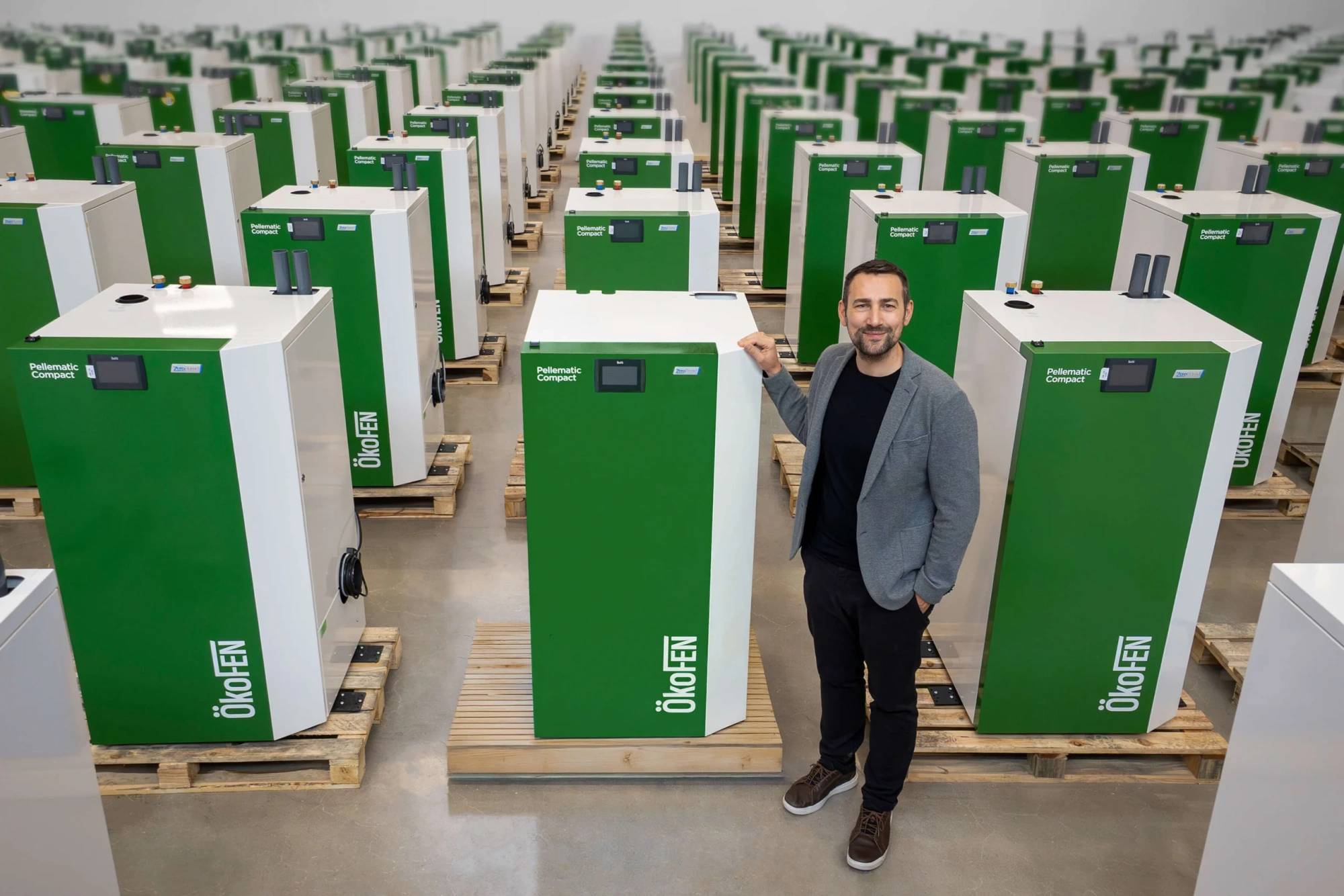 Der Weltmarktführer bei Pelletsheizungen ÖkoFEN verkaufte am vergangenen Freitag sein 200.000stes Heizsystem und beweist damit – und mit kontinuierlich wachsenden Umsatzzahlen – dass nachhaltige und autarkiefördernde Energiesysteme den Unkenrufen aus der Wirtschaft trotzen können.