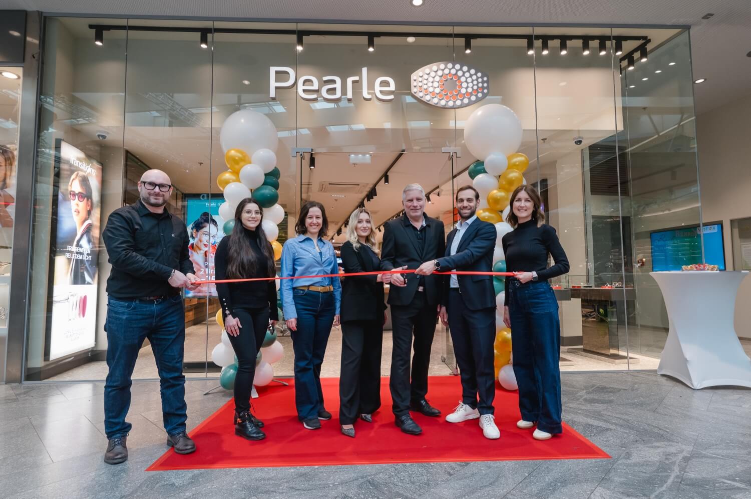 Der Pearle Store in Voecklabruck ist offiziell wiedereröffnet (c) Werner Harrer