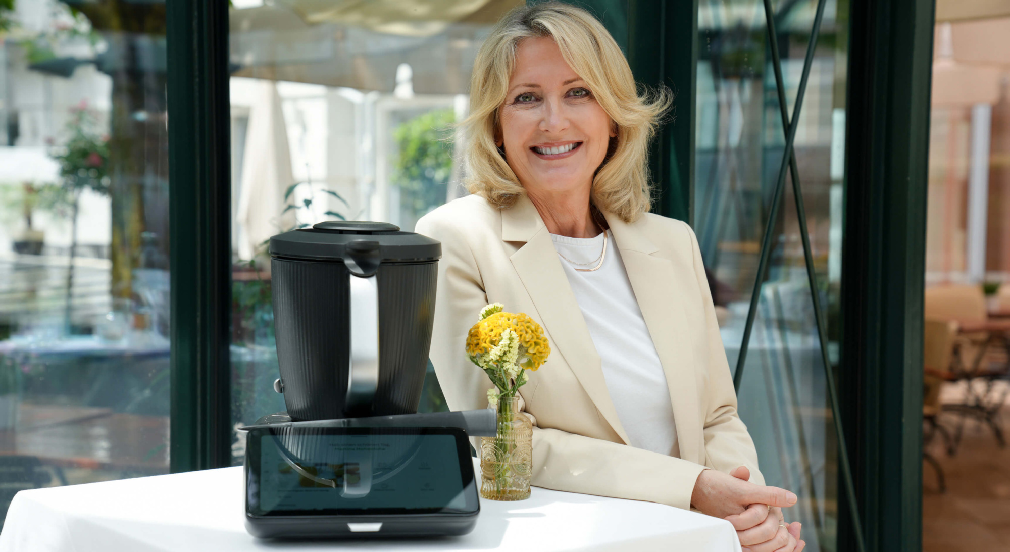 Martina Hohenlohe mit Thermomix TM7 (c) Stefan Donat Gault Millau
