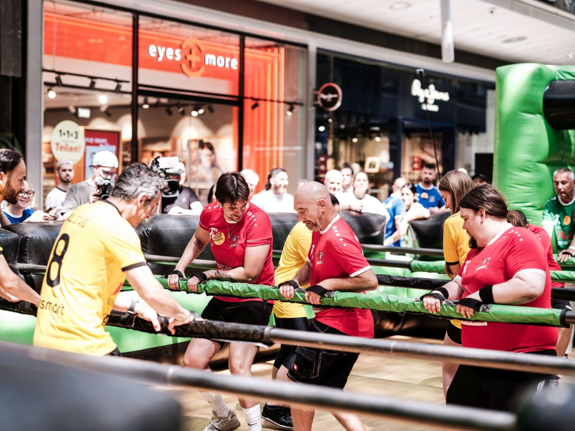 Promi Menschenwuzzler im Westfield Donau Zentrum (c) Dragan Dok